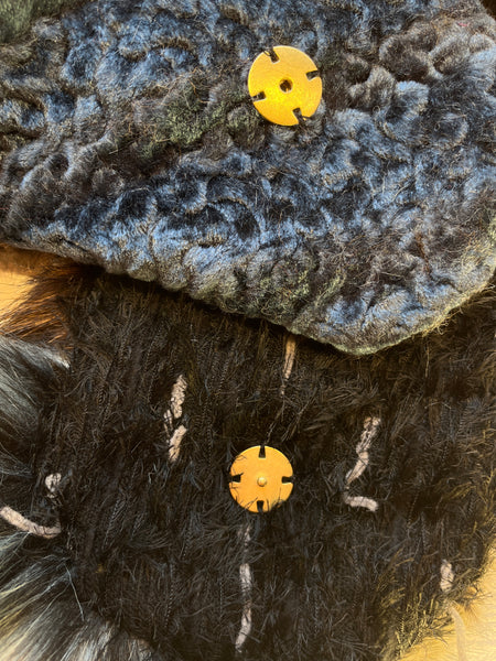 Col fausse fourrure bleue et marron